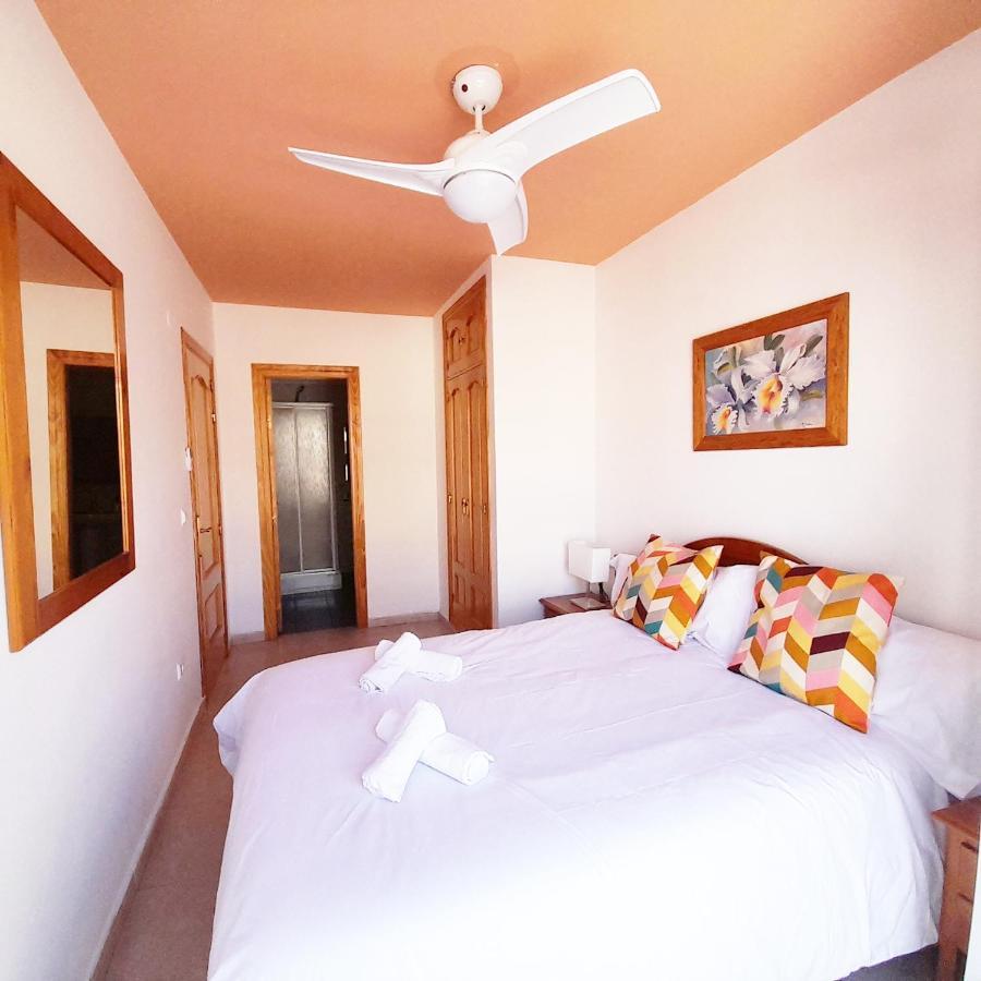Apartamentos Vicenta Playa Carihuela Торремолінос Номер фото