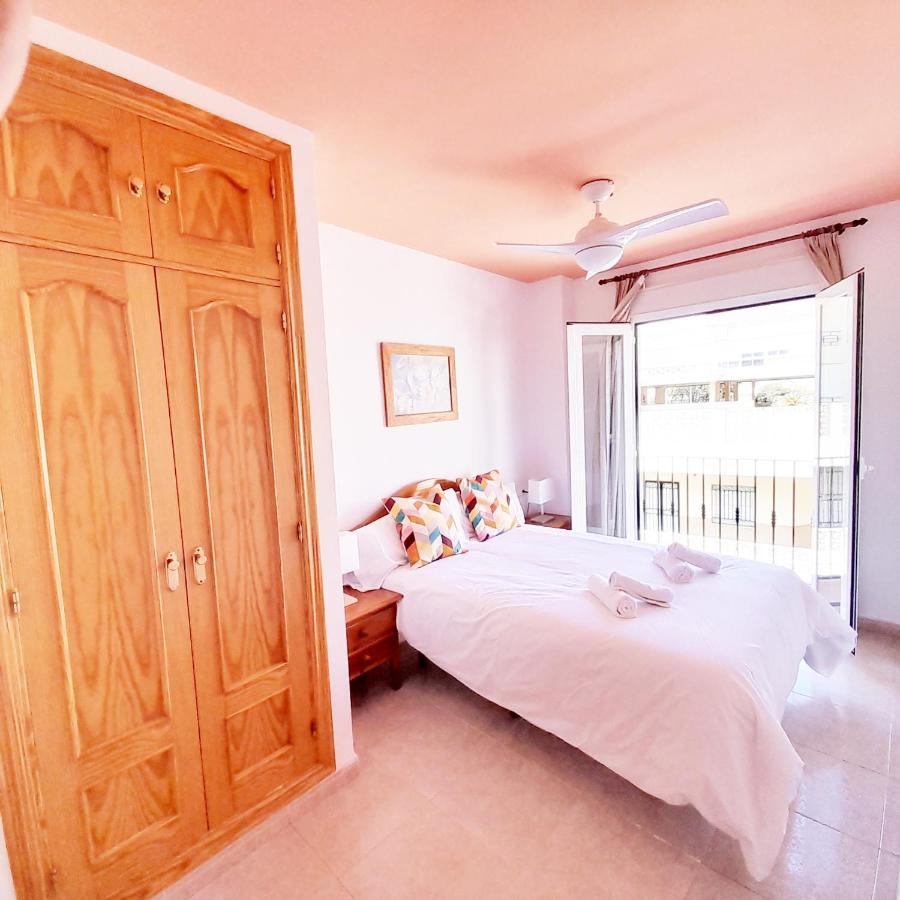 Apartamentos Vicenta Playa Carihuela Торремолінос Номер фото